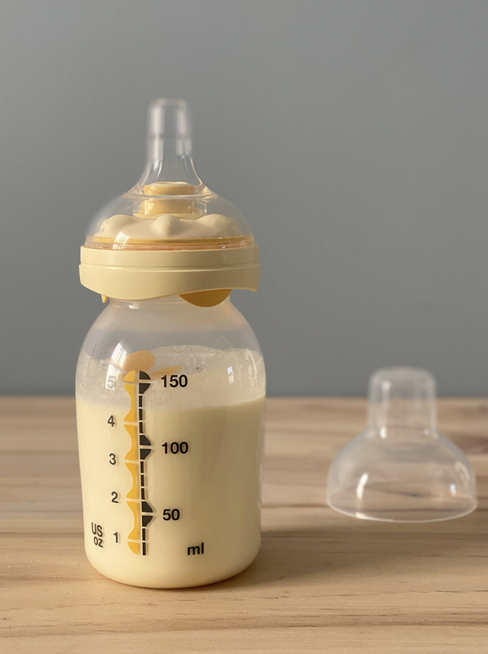 Medela Calma Teat with Bottle - Image 4